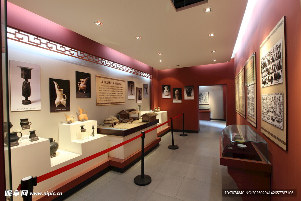 博物馆展厅内的珍贵展品展示