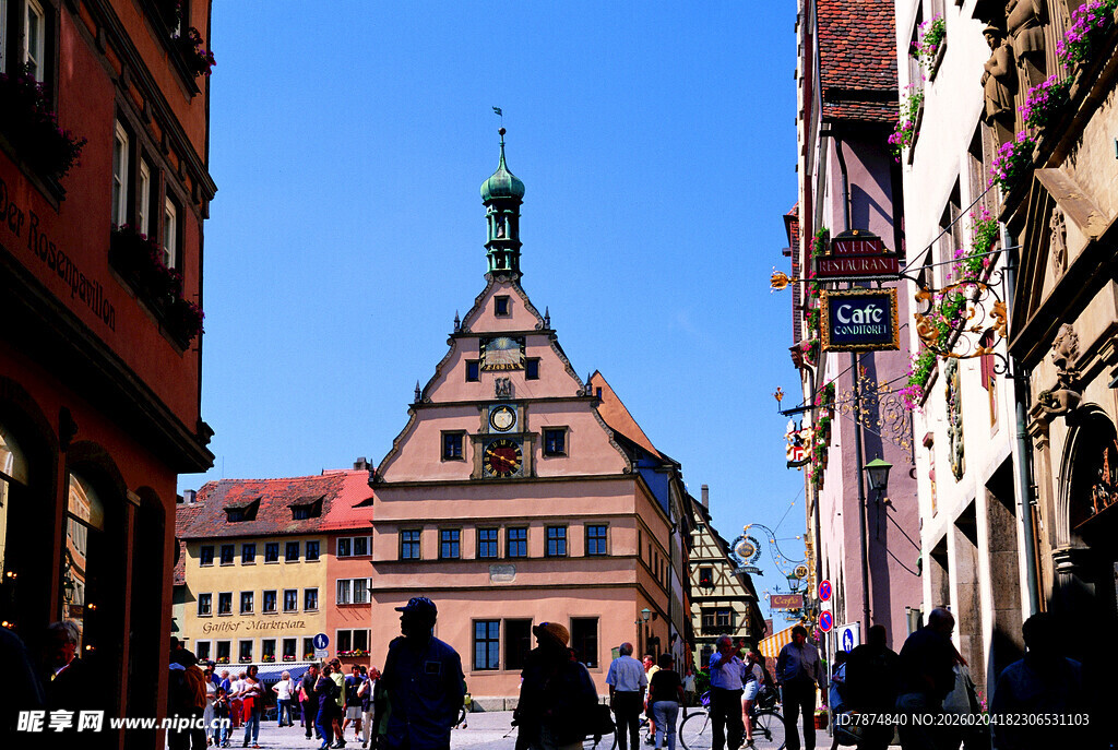 德国纽伦堡热闹的古老街道