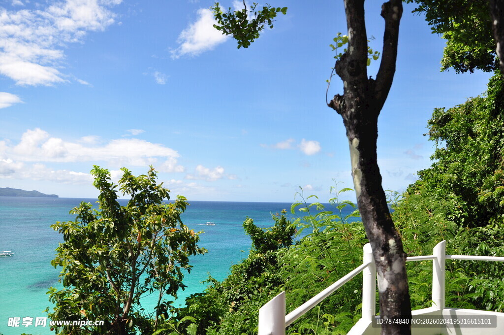 海边观景台的秀丽风光