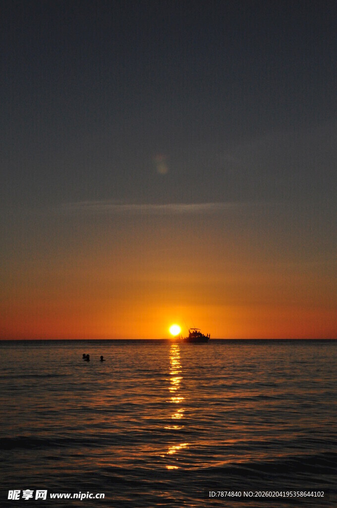 海上日落美景