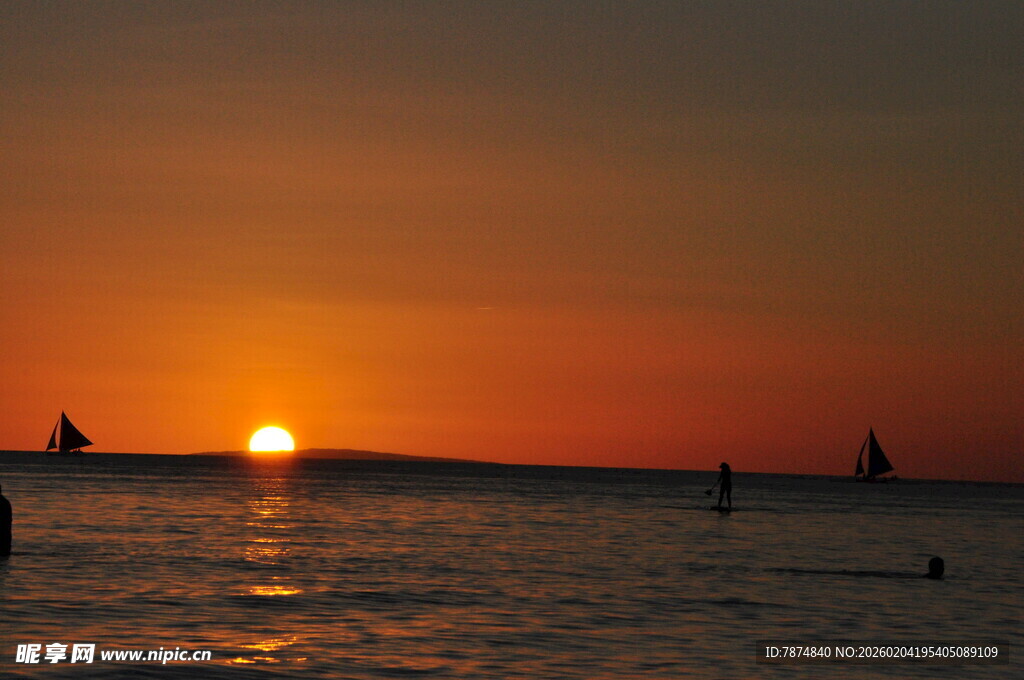 海上日落帆船美景