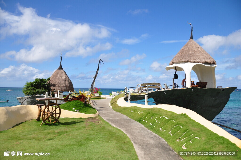 海滨小屋旁的美丽风光