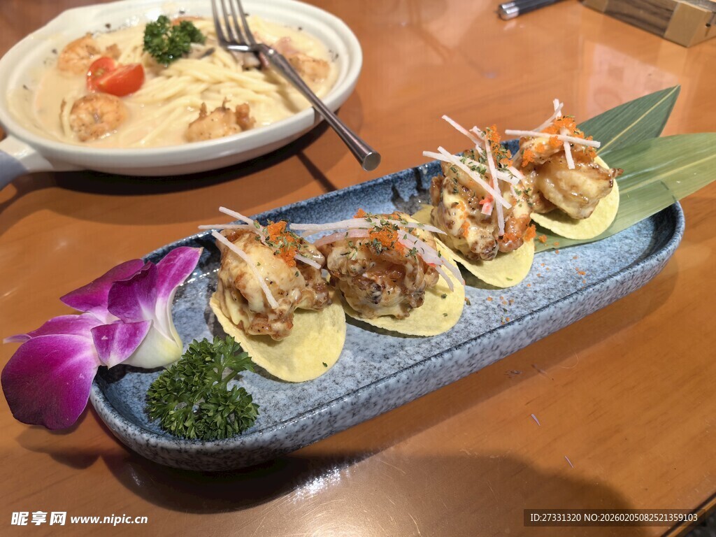 精致日式海鲜寿司拼盘