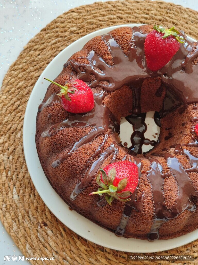 草莓巧克力环形蛋糕