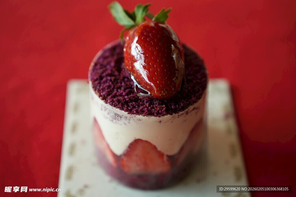 草莓紫薯分层美味甜点