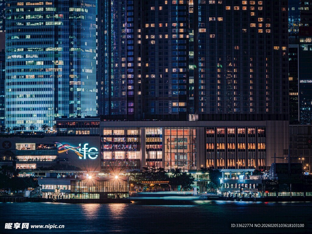 城市夜景中的璀璨灯火