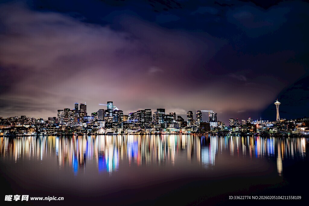 城市夜景湖面倒影璀璨