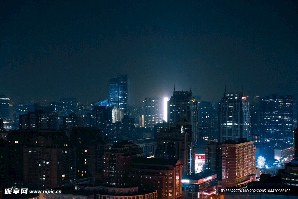 夜幕下的繁华都市景观