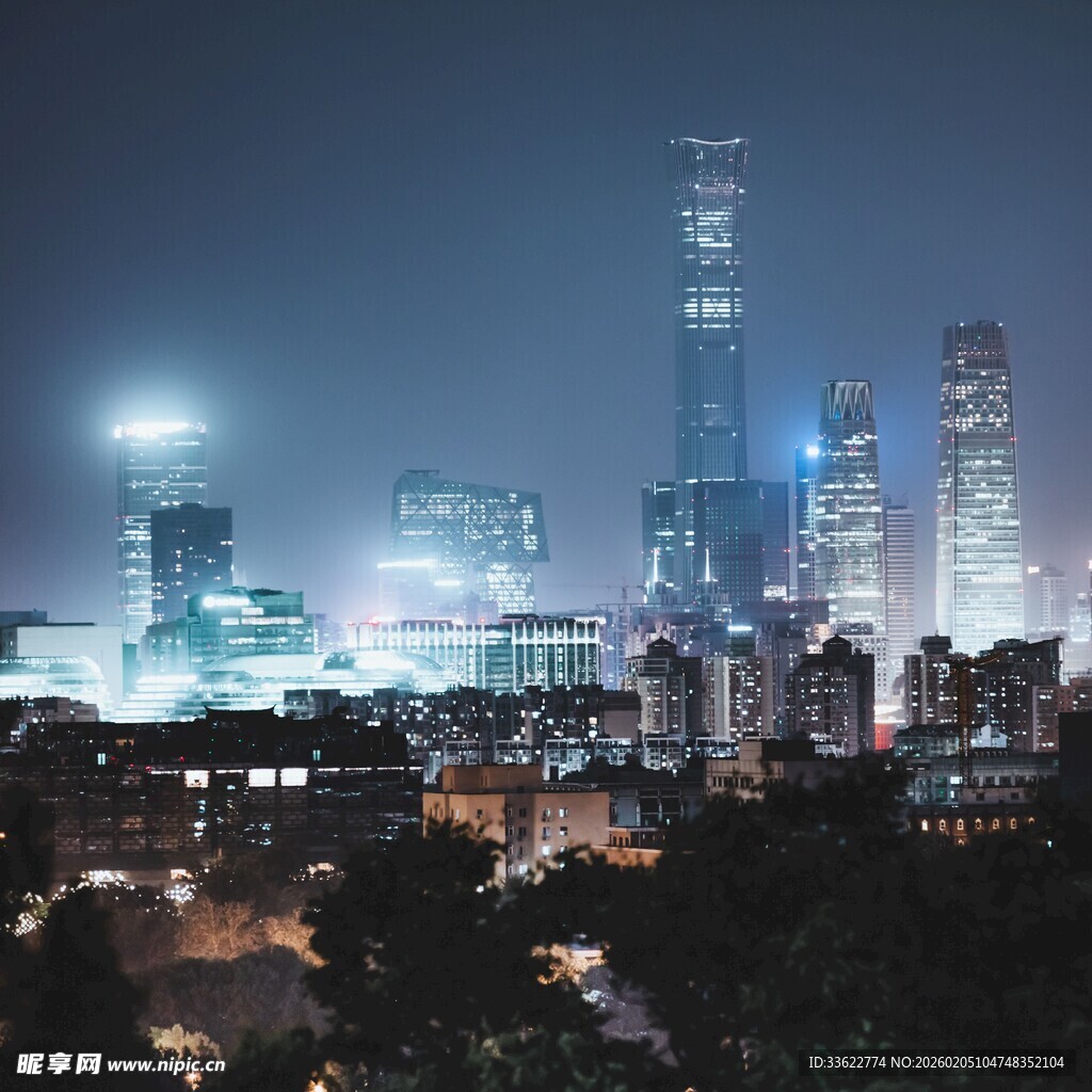 都市夜景璀璨高楼林立