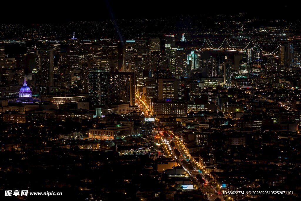 城市璀璨夜景俯瞰图