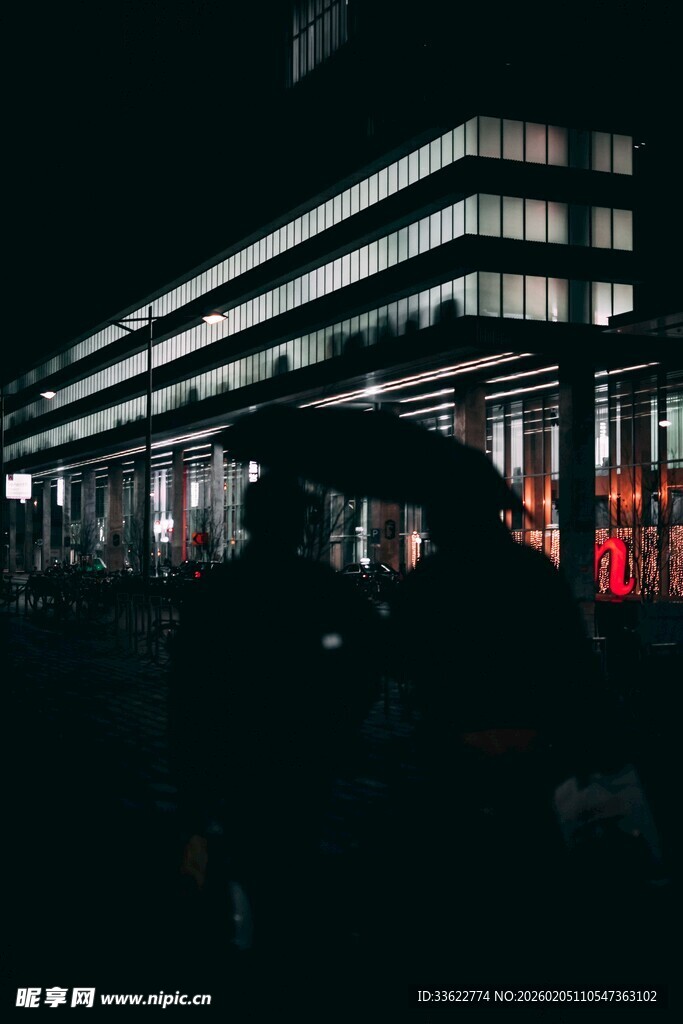 夜晚城市建筑光影景象