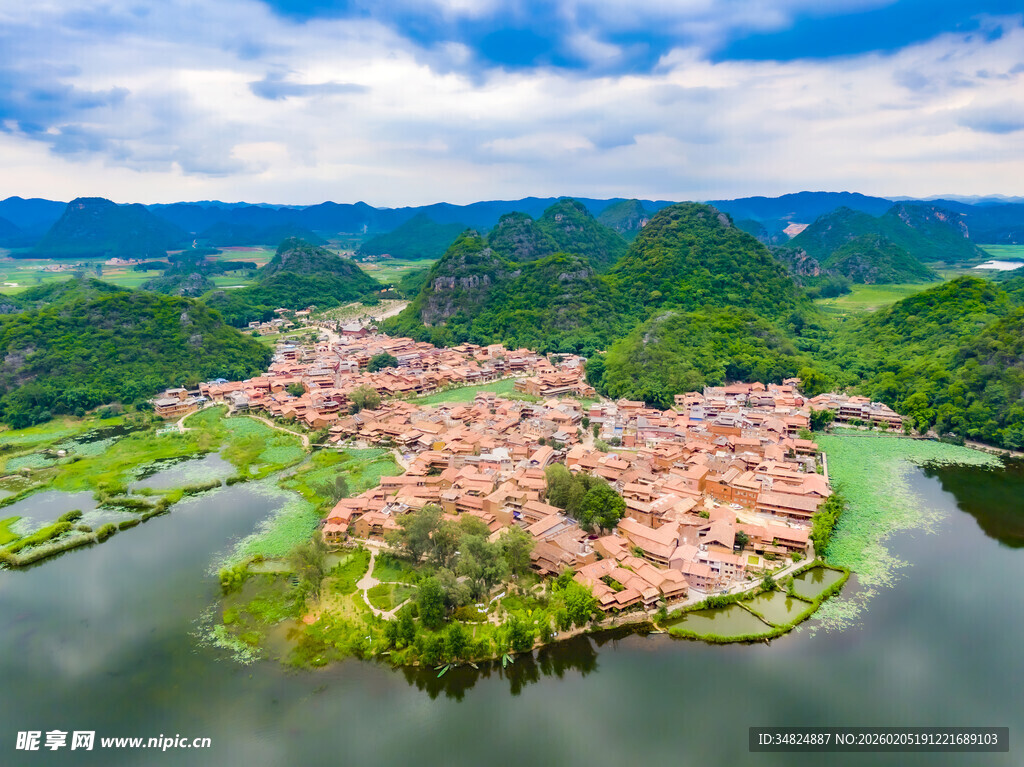 山水间的美丽村落