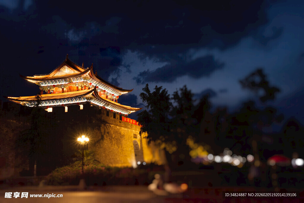 古城楼夜景璀璨迷人