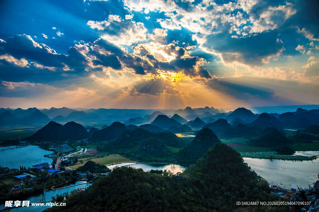 壮丽山水间的绝美日出