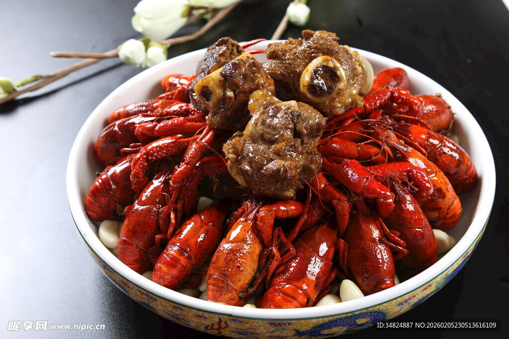 美味小龙虾搭配特色卤味