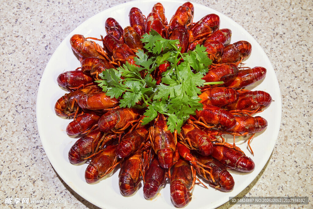 美味小龙虾摆盘精致