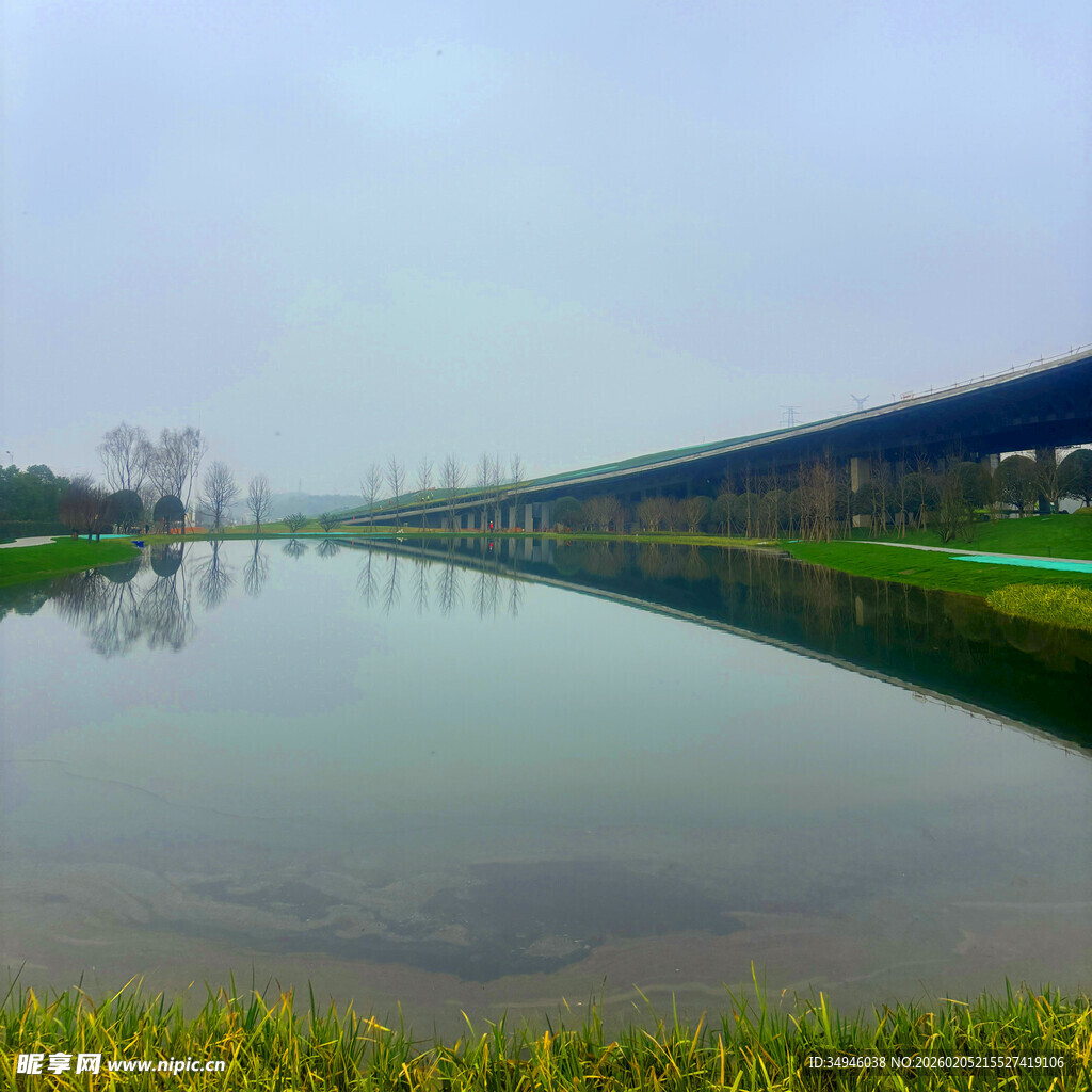 宁静河畔的美丽景致