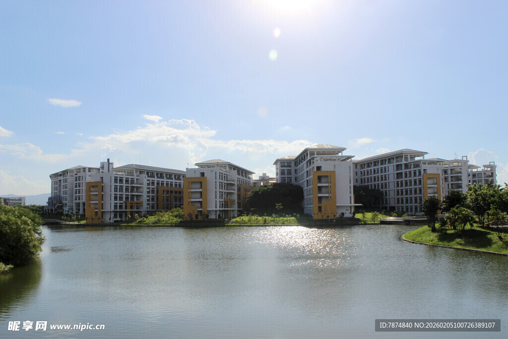 广医湖畔现代建筑群风光