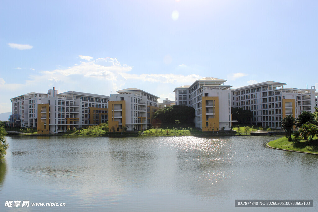 广医湖畔现代建筑群景观