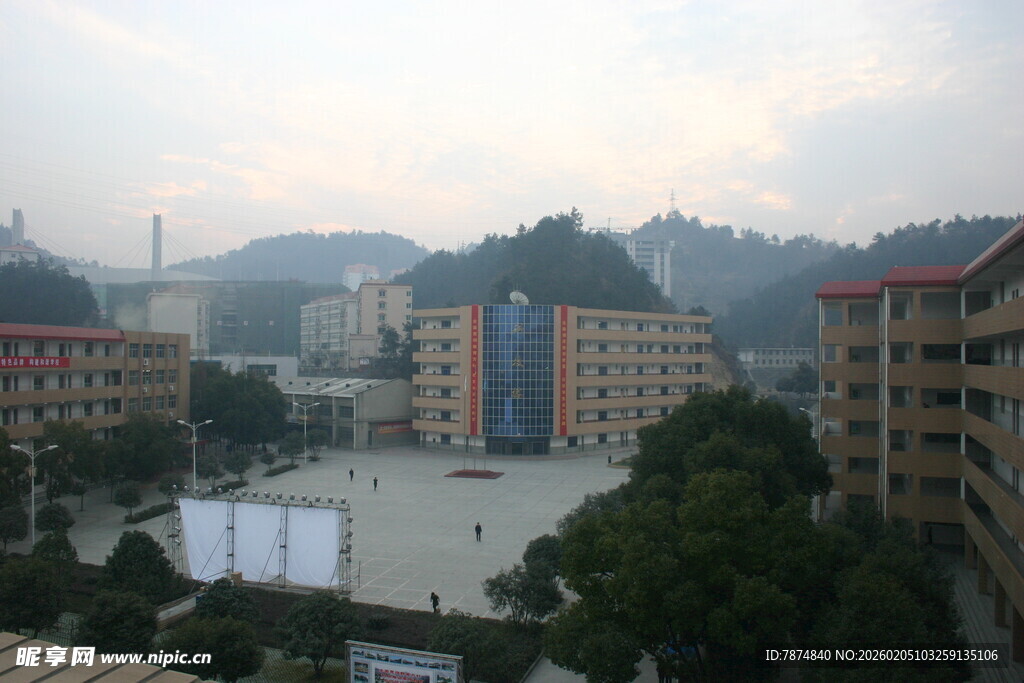 校园俯瞰图 建筑绿树环绕