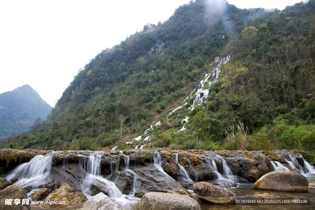 荔波山间溪流瀑布美景