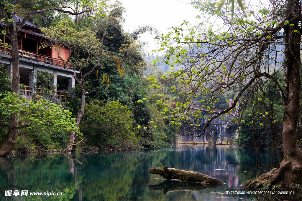 荔波青山绿水间的静谧河畔