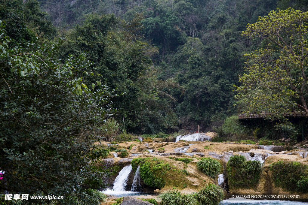 荔波山间溪流瀑布自然美景