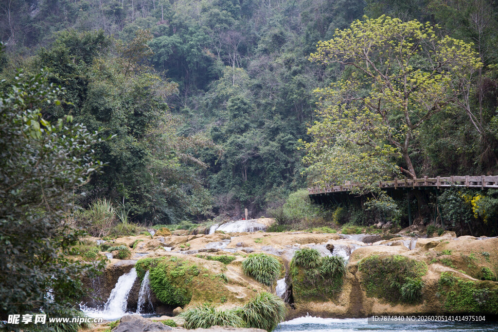 荔波山间溪流瀑布自然美景