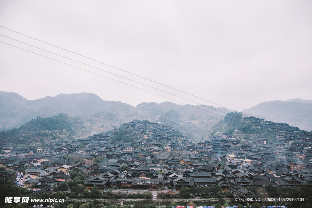 山间小镇 云雾缭绕之景