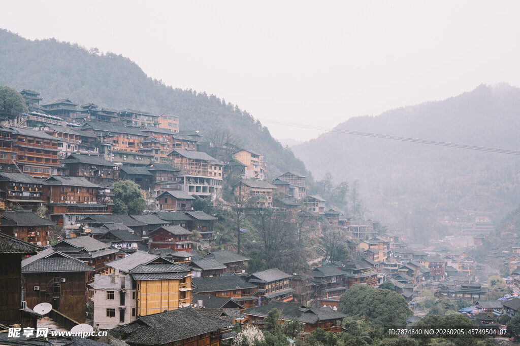 山间苗族村落 古朴景致