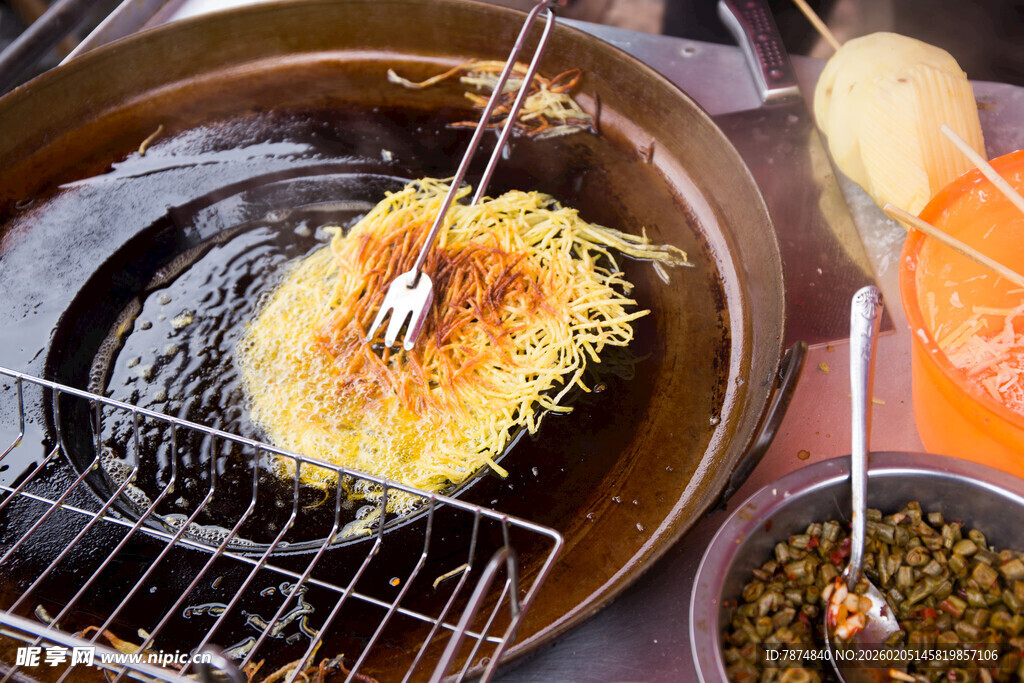 铁板上的美味烹饪时刻