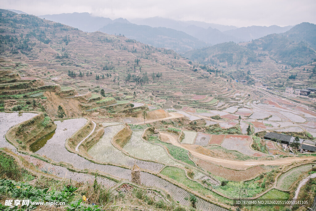 山间梯田村落美景