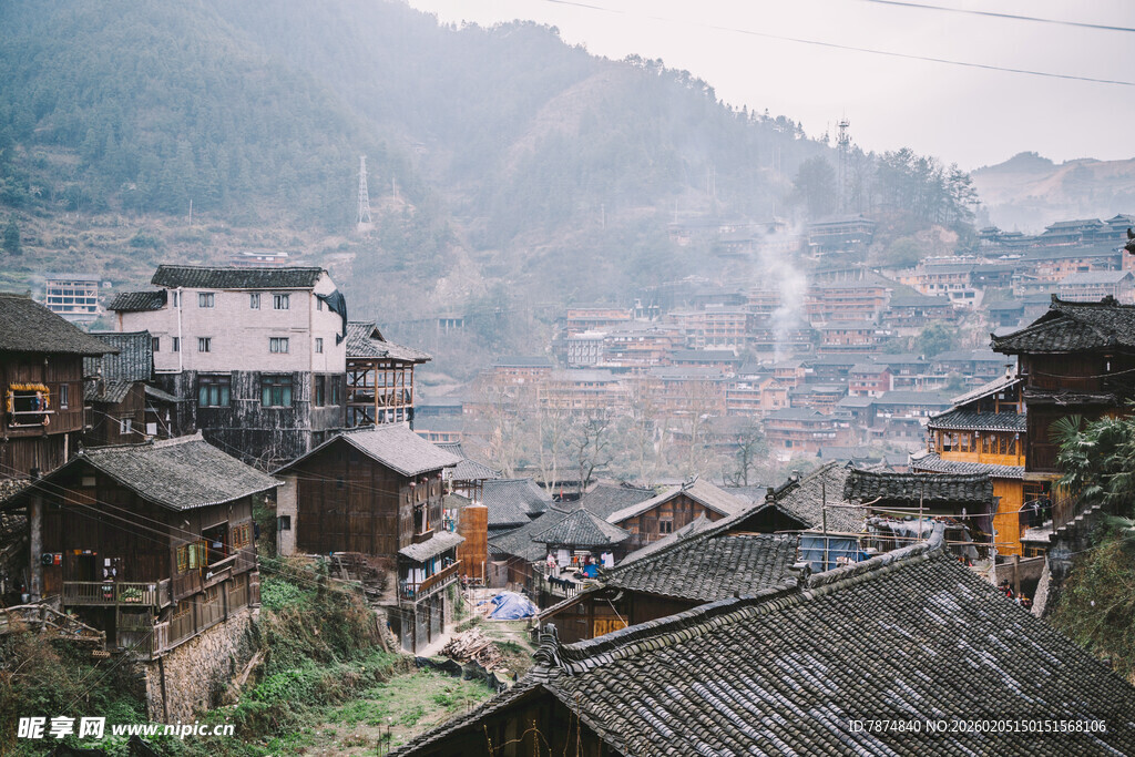 山间古朴村落景观