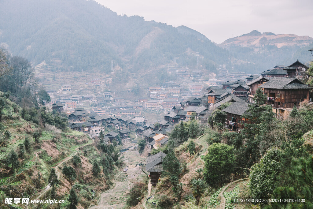 千户苗寨山间村落美景