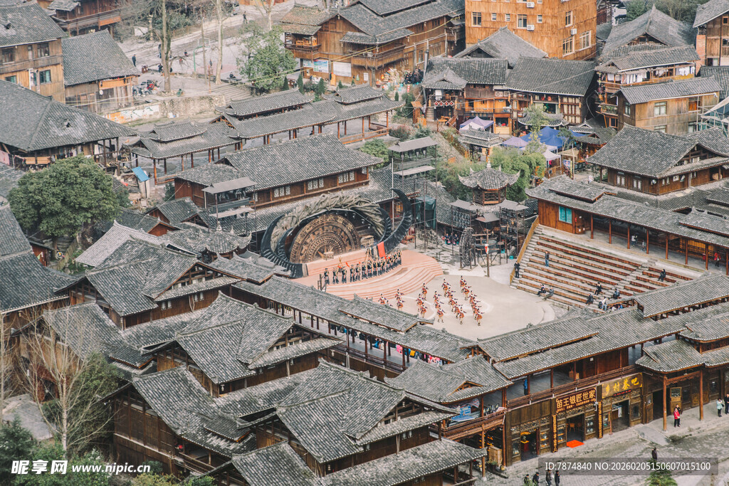 千户苗寨俯瞰传统古村落建筑群