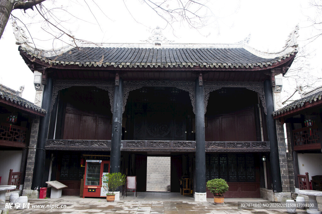 苗寨中式古建筑 古朴典雅韵味浓