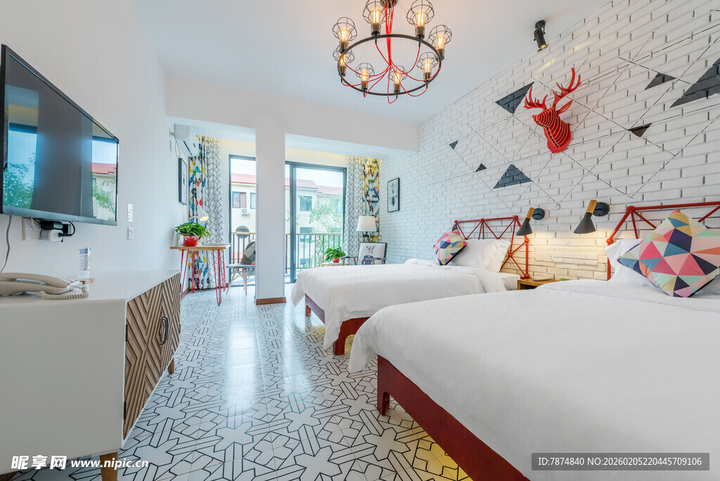 三亚时尚温馨双床卧室空间