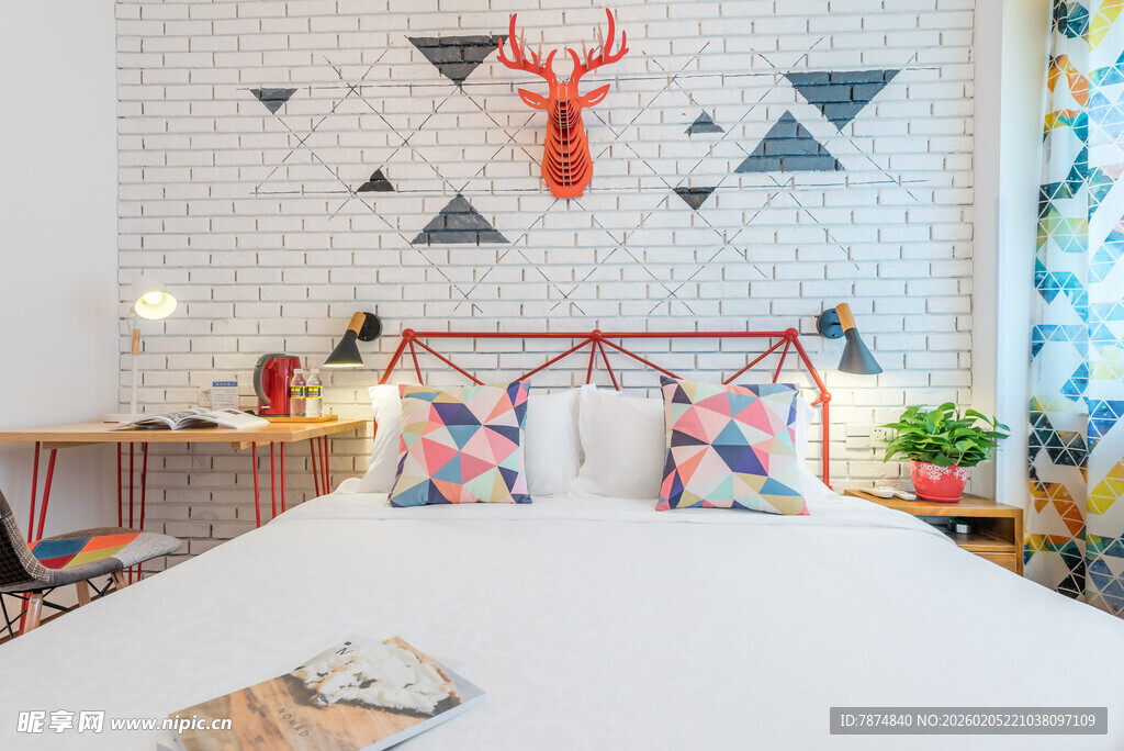 三亚北欧风卧室温馨装饰一角