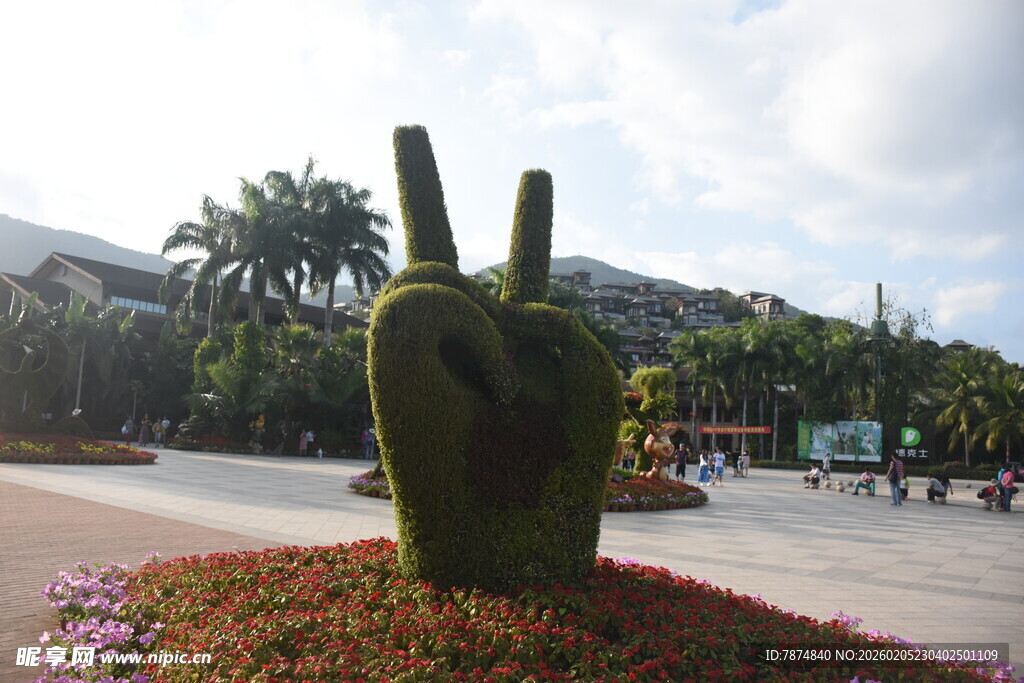 三亚绿植造型的比心景观