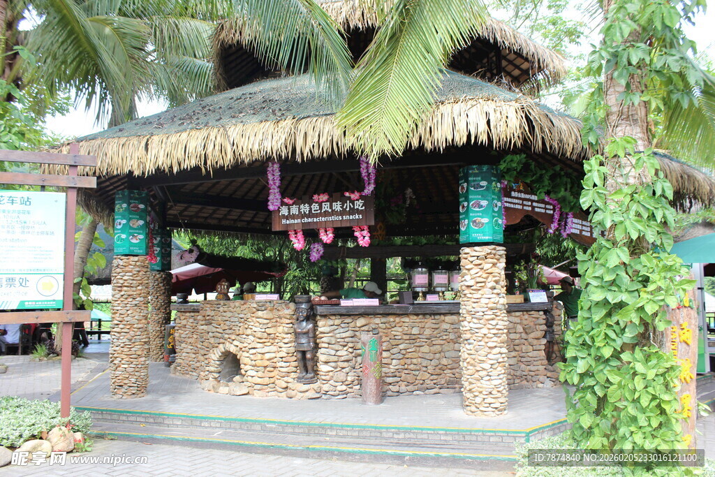 三亚热带风情茅草凉亭景观