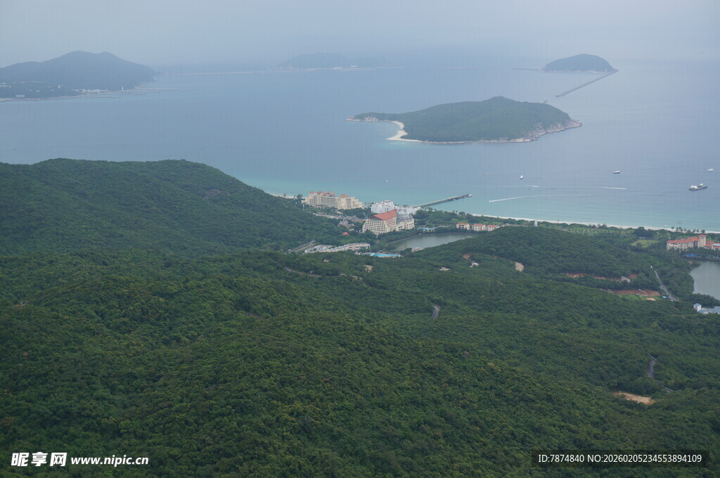 三亚俯瞰山海相依的美丽景致