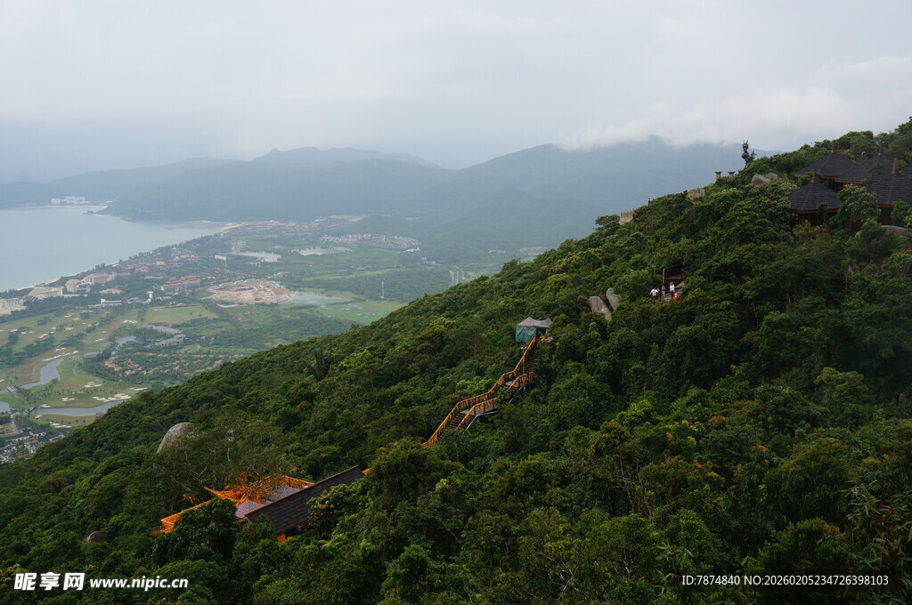 三亚山景俯瞰 绿意盎然的风光