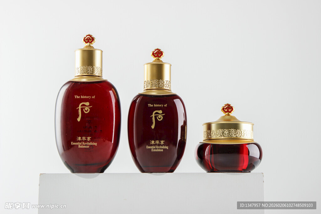 中式典雅瓶罐组合后 拱辰享精华