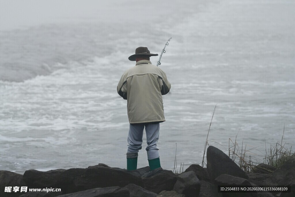 海边独钓者