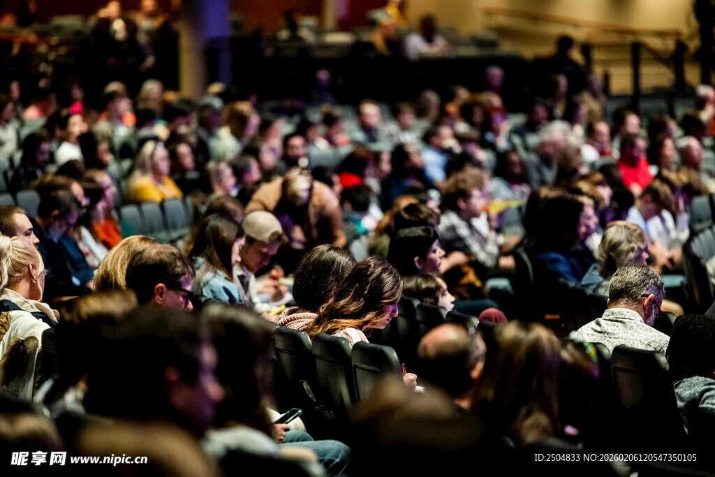 大型会议现场座无虚席