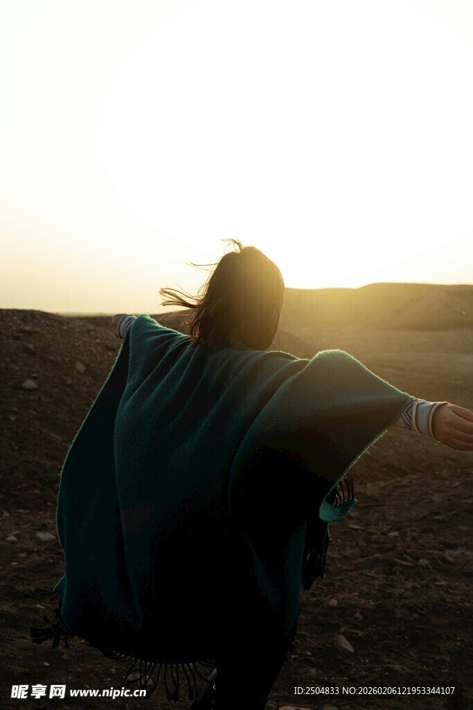 夕阳下舞动的飘逸身影