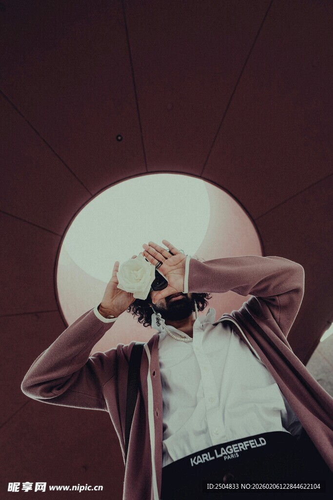 时尚个性女孩的独特造型