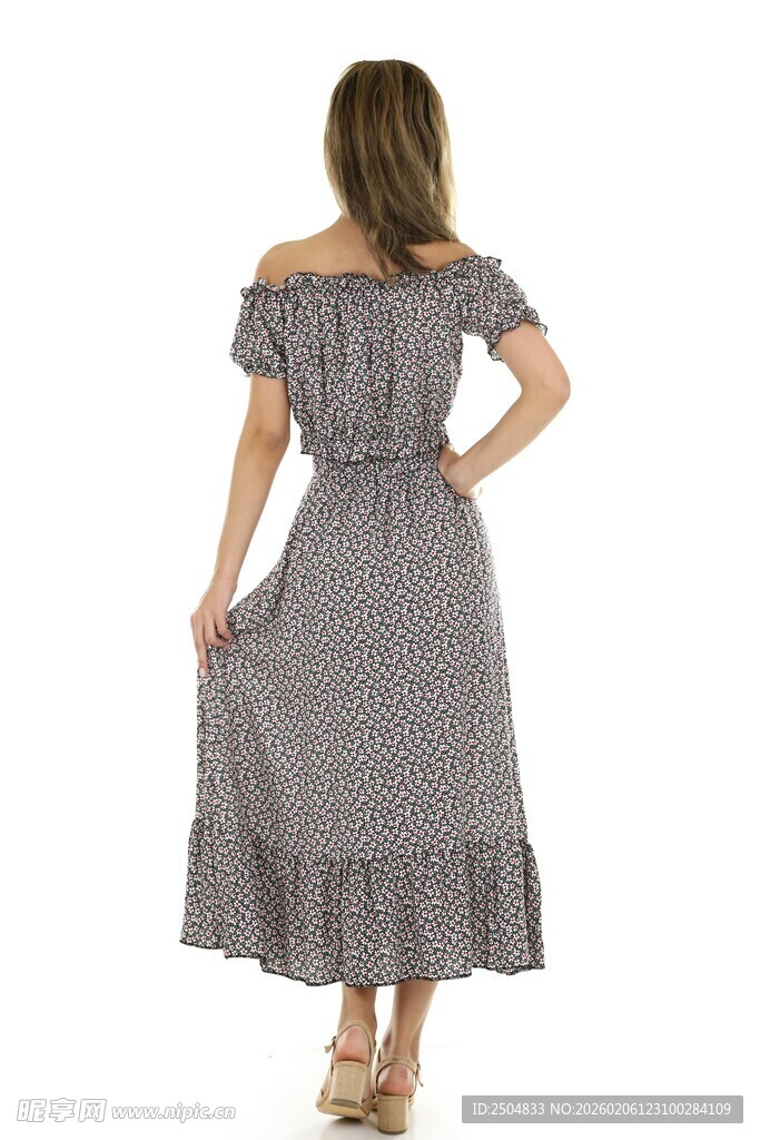  肩灰色长裙女性背影