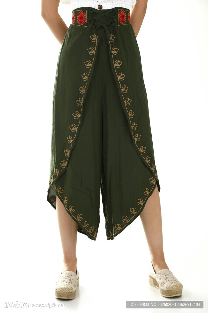 个性绿色阔腿裙裤造型