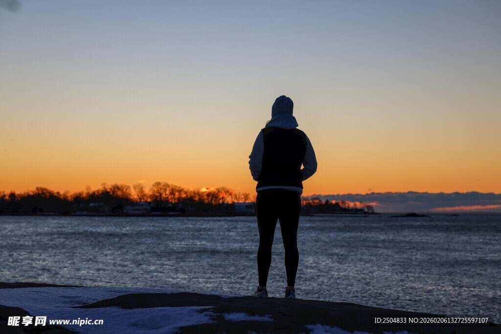 一人赏 sunset 海边景致